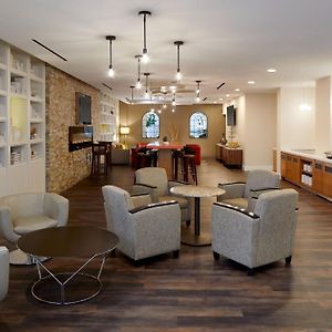 Junior Queen Suite Club Lounge Access